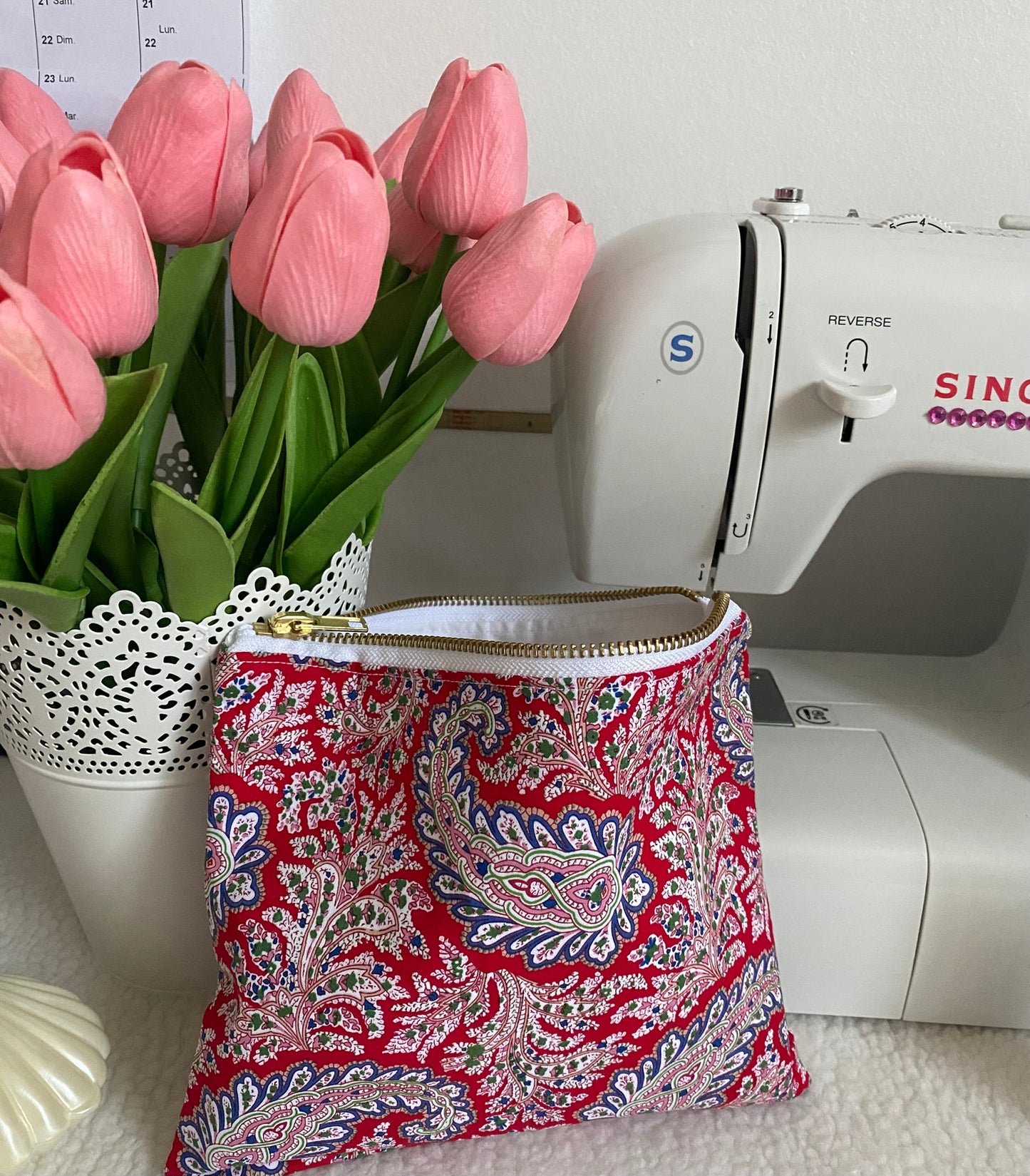 Pochette à motif rouge