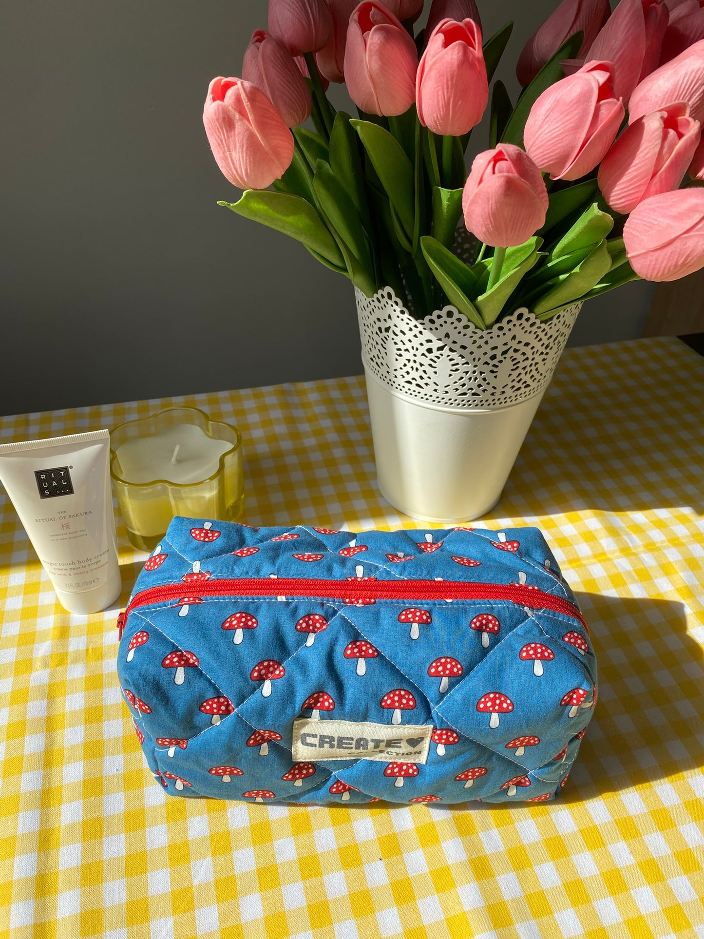 Trousse motif champignon