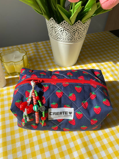 Trousse à motif fraise