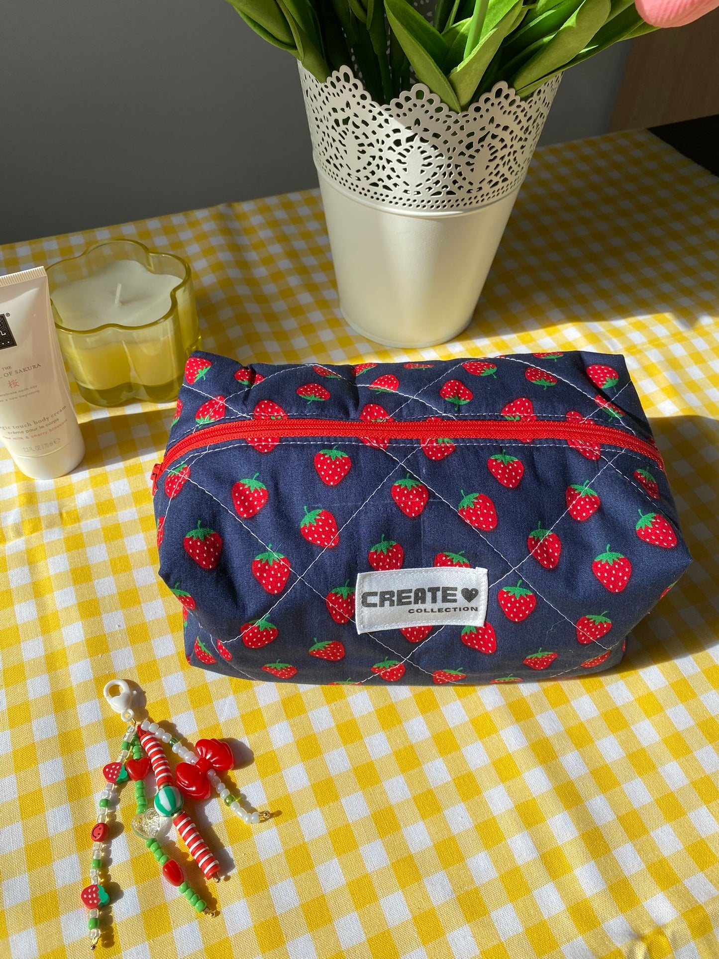 Trousse à motif fraise