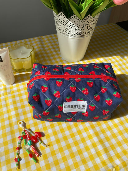 Trousse à motif fraise