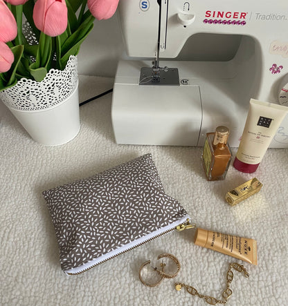 Pochette grise et blanche