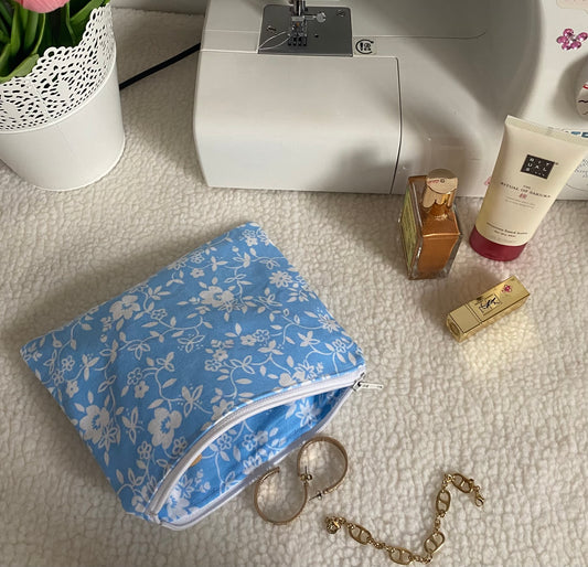 Pochette fleurie bleue