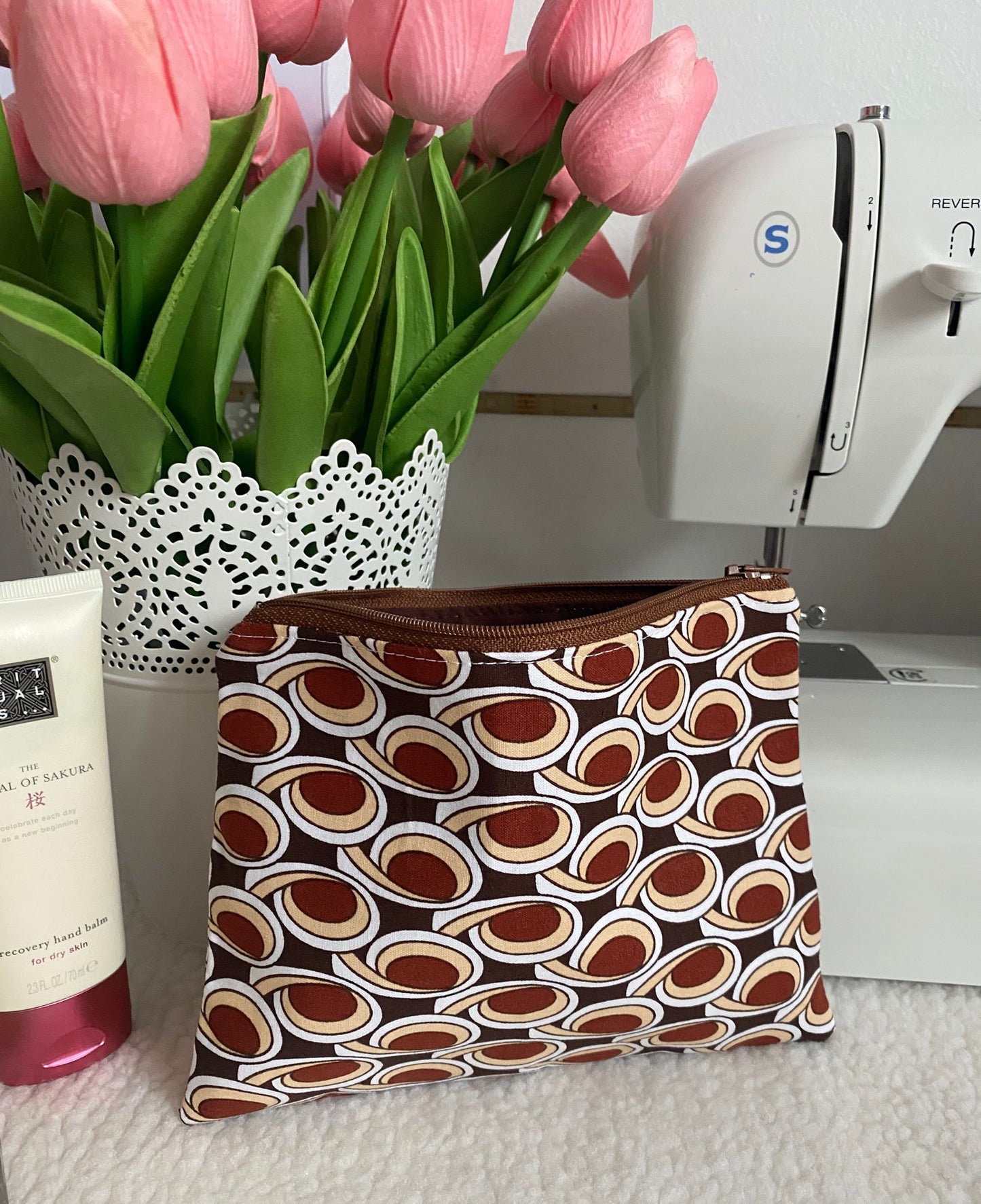 Pochette à motif marron