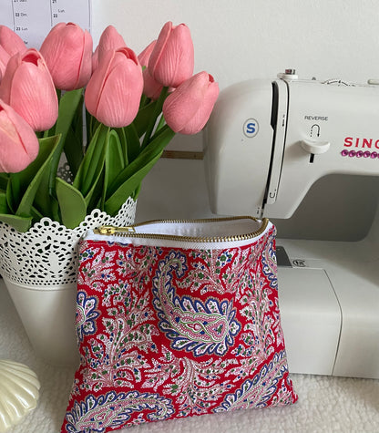 Pochette à motif rouge