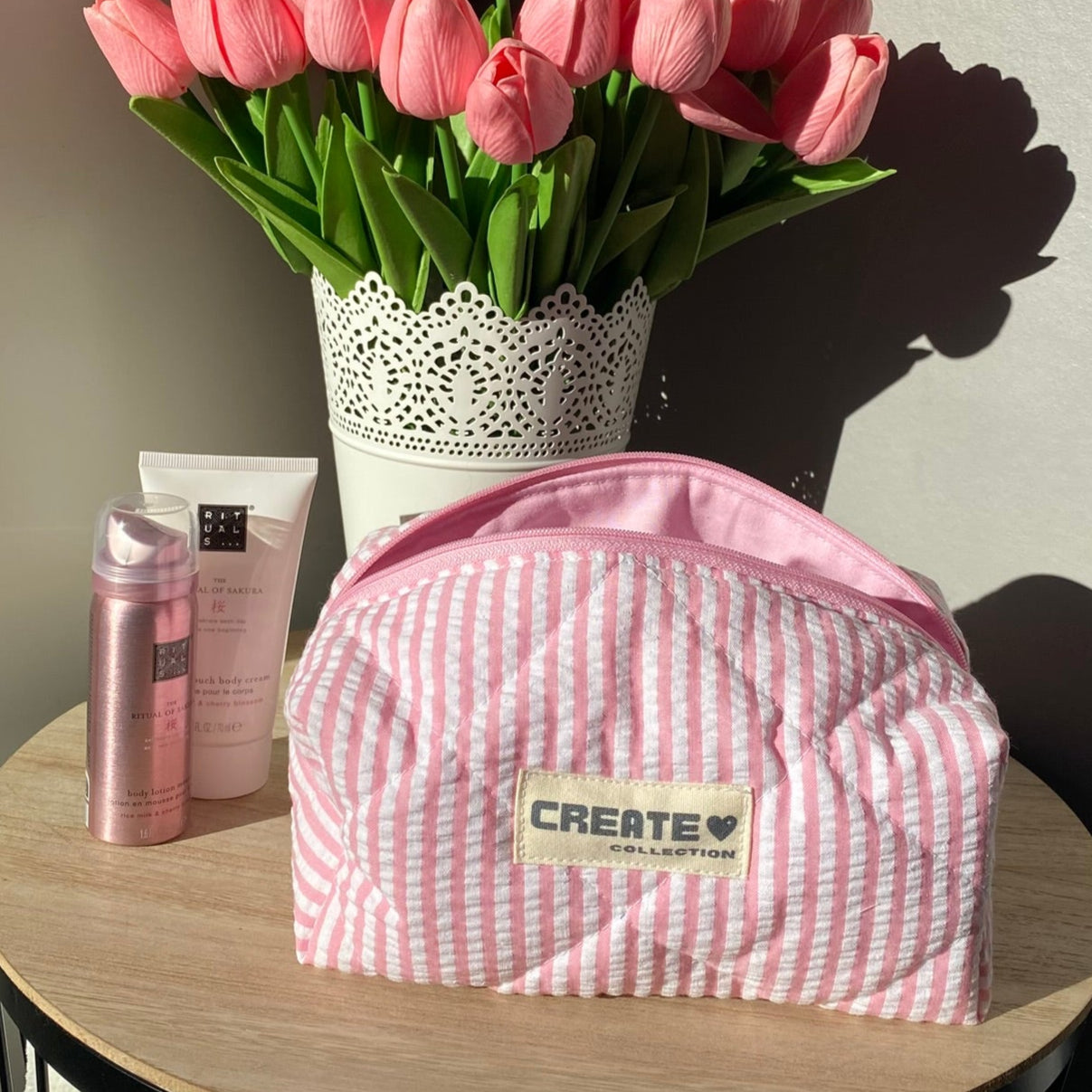 Trousse rose clair à rayures